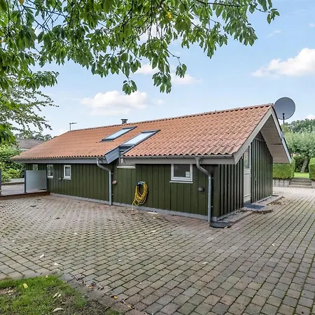 Vakantiehuis Dior - 800m From The Sea By Interhome